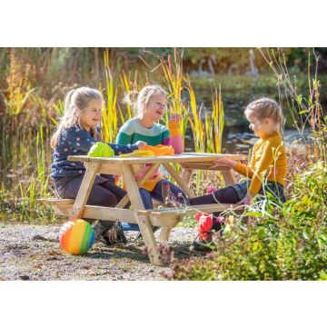 Kinderpicknicktafel. Afmeting 90x95x50CM.