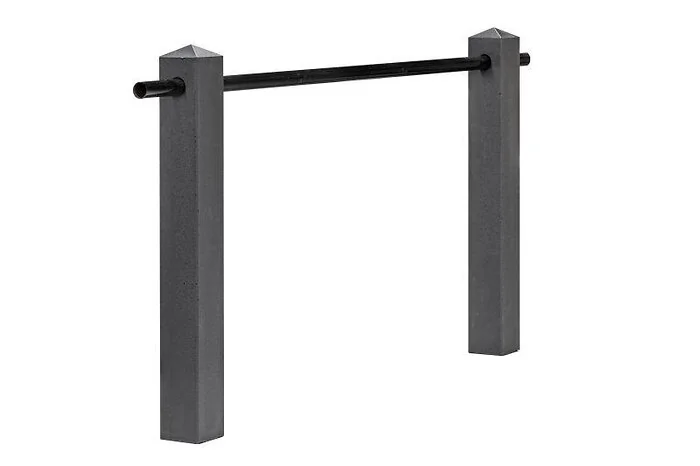 Concrete garden fence posts with pyramid cap (Linge)