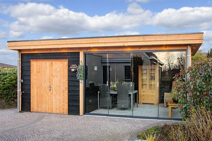 Larch/Douglas DHZ Roof Holten Black